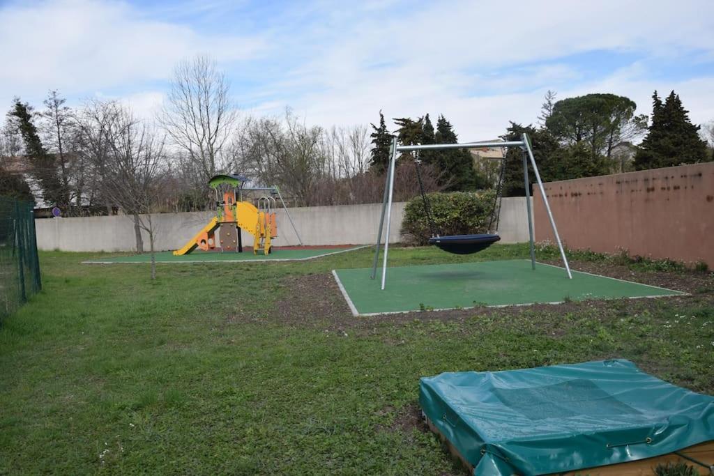 Le Petit Bonheur - Place Parking Privee - Clim - Terrasse - Piscine Partagee - Proche Parc Spirou Saint-Saturnin-les-Avignon Exterior photo
